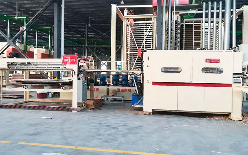 China radom-length vertical core veneer composer
